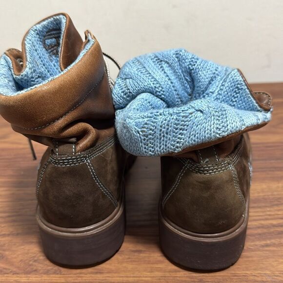 Timberland Woman’s Roll Top Dark Brown Boot With Blue Lining & Stitching. Size 7 - Picture 5 of 9